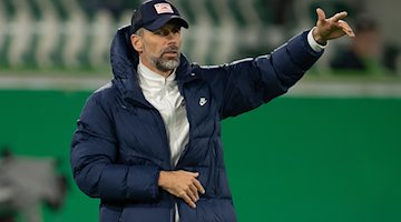 Marco Rose, entrenador del Leipzig, gesticula / Foto: Swen Pförtner/dpa