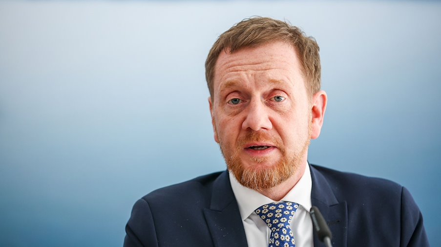 Міністр-президент Саксонії Міхаель Кречмер під час прес-конференції / Фото: Jan Woitas/dpa/Archivbild