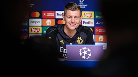 Гравець "Реала" Тоні Кроос виступає на прес-конференції / Фото: Jan Woitas/dpa