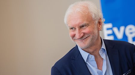 Sports director Rudi Völler smiles. Völler has extended his contract until the 2026 World Cup / Photo: Rolf Vennenbernd/dpa