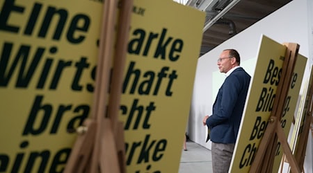 Wolfram Günther (Bündnis90/Die Grünen), Saxony's Environment Minister, stands behind numerous election posters during his party's campaign presentation for the 2024 state election / Photo: Sebastian Kahnert/dpa