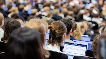 Lecture hall filled with students / Photo: Rolf Vennenbernd/dpa