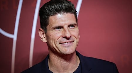 Mario Gomez podlěši swoje zrěčenje pola Red Bull do 2028 a wjeseli so na zhromadne dźěło z Jürgenom Kloppom.  / Foto: Christian Charisius/dpa