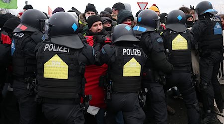 The state parliament's Committee on Internal Affairs dealt with the police operation at the AfD party conference in Riesa (archive photo). / Photo: Jan Woitas/dpa