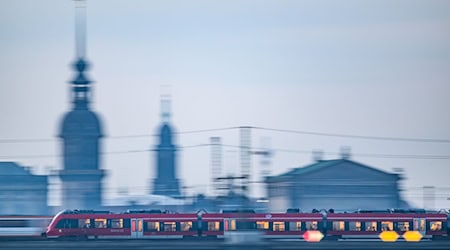 New timetable information at the start of the tourist season. (Archive image) / Photo: Robert Michael/dpa
