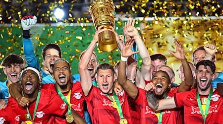 RB Lipsk doby dwójce pokal DFB. Nětko dźe pola VfB Stuttgarta 2. apryla wo wospjetny finalny ćah. / Foto: Tom Weller/dpa