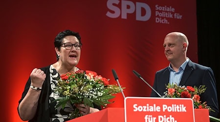 The Saxon SPD leadership around Henning Homann and Kathrin Michel is calling for the new coalition to start work quickly. (Archive photo) / Photo: Heiko Rebsch/dpa