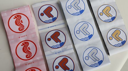 The number of swimming badges taken nationwide reached a new high. (Symbolic image) / Photo: Matthias Bein/dpa