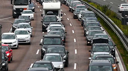 Водіям слід очікувати інтенсивного руху на автомагістралях та підвищеного ризику заторів через дорожні роботи перед святом Вознесіння Господнього. (Символічне зображення) / Фото: Heiko Rebsch/dpa