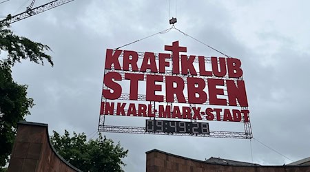 The lettering with a countdown that expires on Wednesday evening had already caused speculation in recent days. / Photo: Andreas Hummel/dpa-Zentralbild/dpa