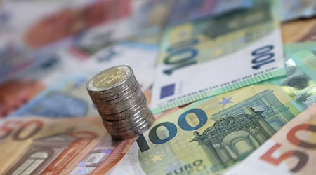 Saxony wants to avoid additional burdens on local authorities even with falling tax revenues (symbolic image).  / Photo: Karl-Josef Hildenbrand/dpa