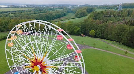 Der Sonnenlandpark erhält eine neue Attraktion: eine 65 Meter hohe Erlebnispyramide mit Aussichtsplattform und «Skywalk». (Archivbild) / Foto: Sebastian Kahnert/dpa-Zentralbild/dpa