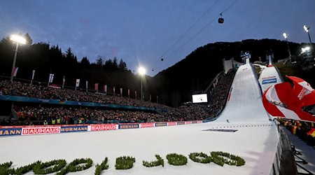 Dźe-li po DSV, maja so 2031 w Hornjowujězdźanskej sněhakowarskej arenje zaso swětowe mišterstwa wotměć. / Foto: Angelika Warmuth/dpa